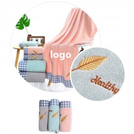 Custom Embroidered Jacquard Pattern Bath Towels With Plaid Borders